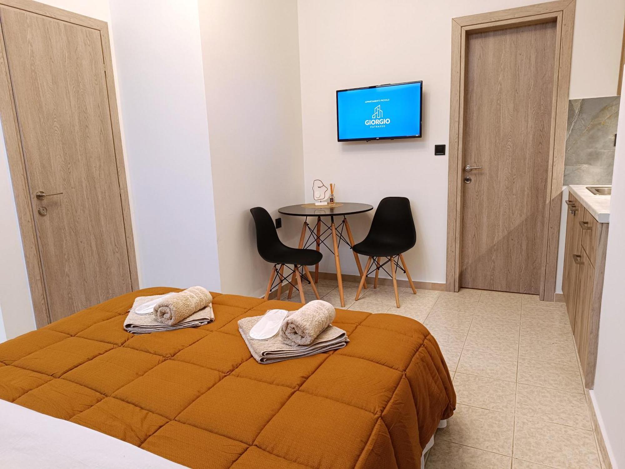 Giorgio Patrasso - Micro Apartment In The Center Of Patras Bagian luar foto