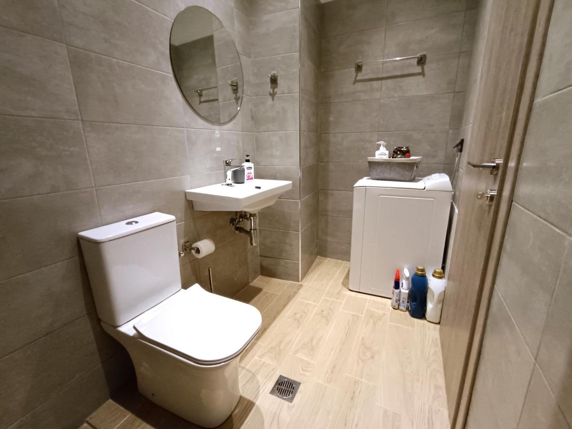 Giorgio Patrasso - Micro Apartment In The Center Of Patras Bagian luar foto