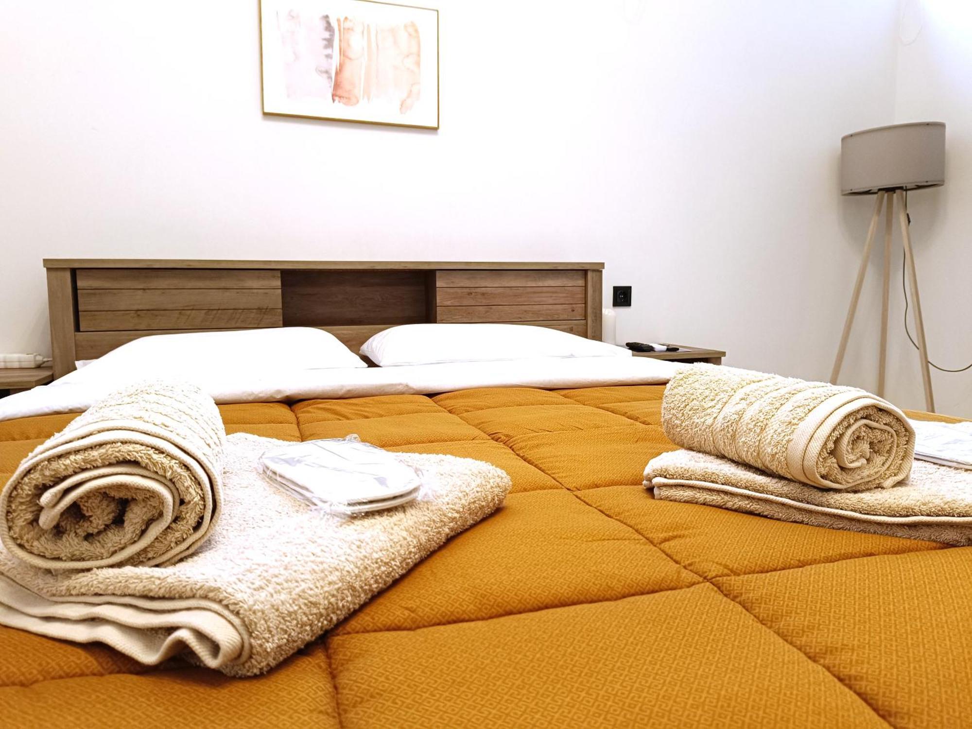 Giorgio Patrasso - Micro Apartment In The Center Of Patras Bagian luar foto