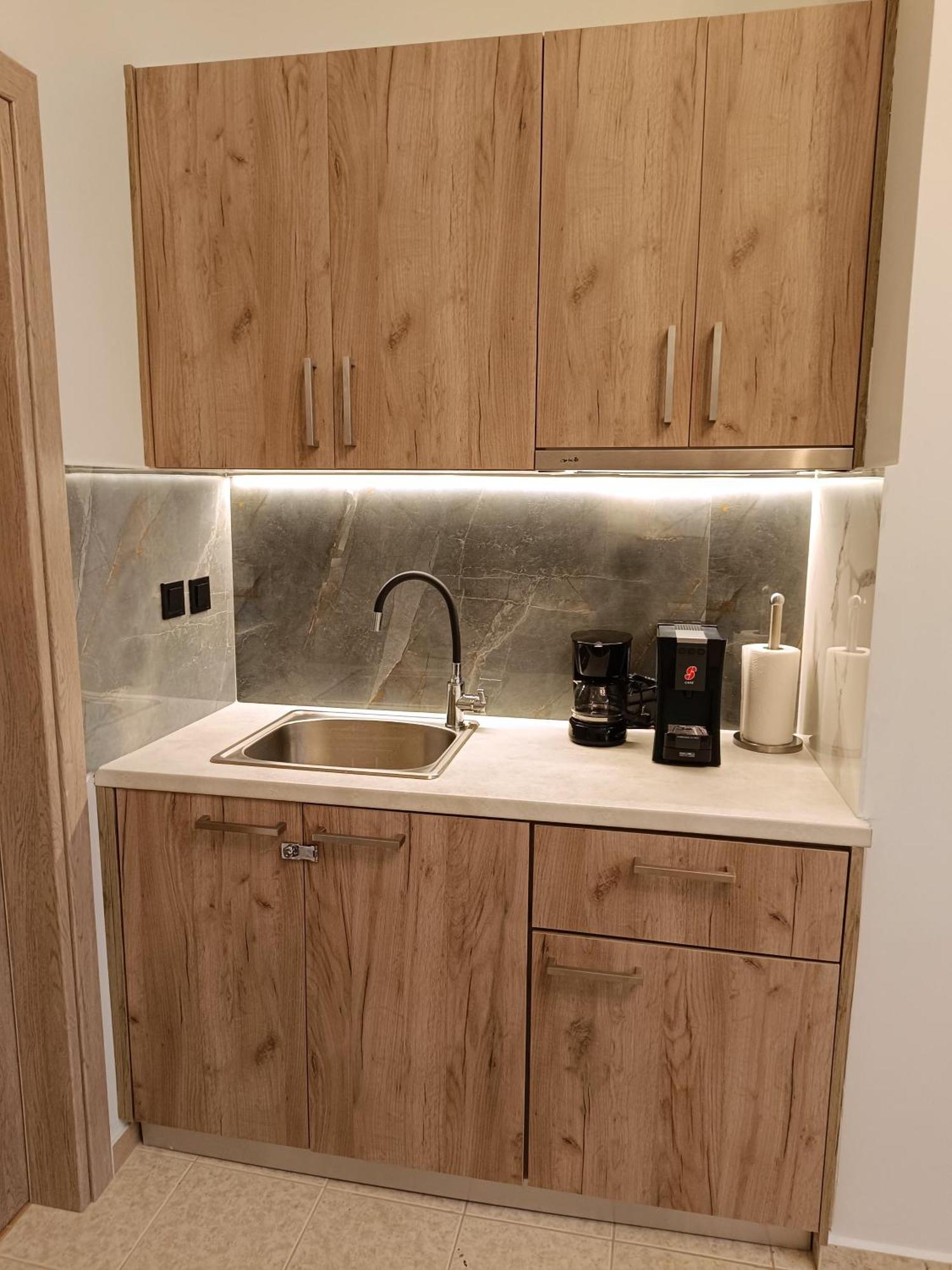 Giorgio Patrasso - Micro Apartment In The Center Of Patras Bagian luar foto