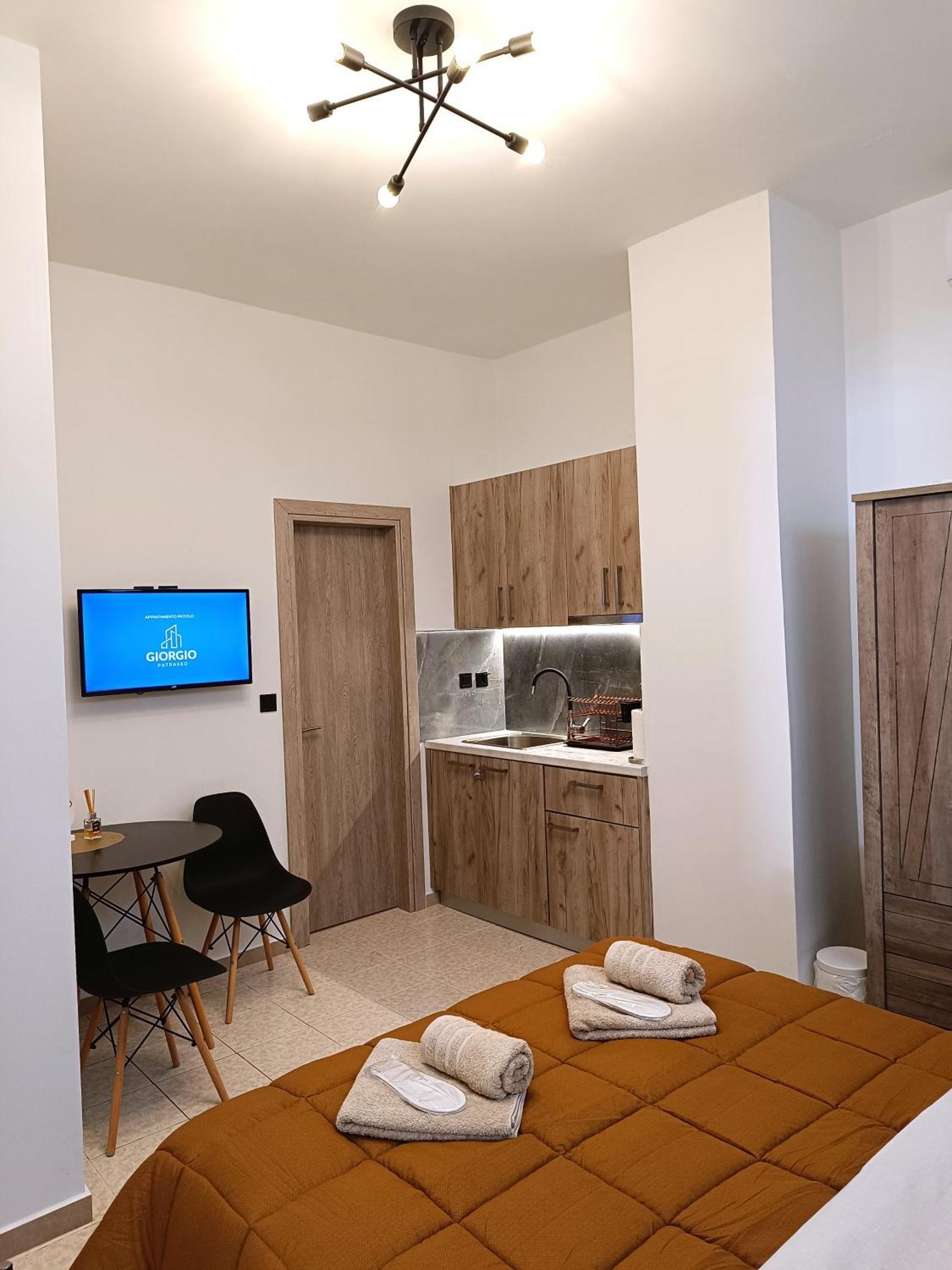 Giorgio Patrasso - Micro Apartment In The Center Of Patras Bagian luar foto